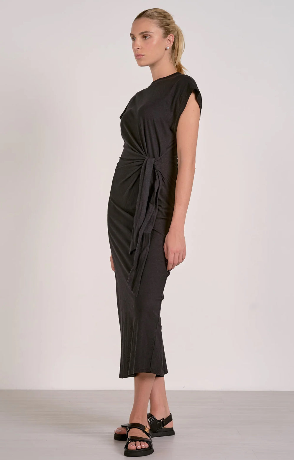 Elan Jolene Mini Crew Capsleeve Dress, Black