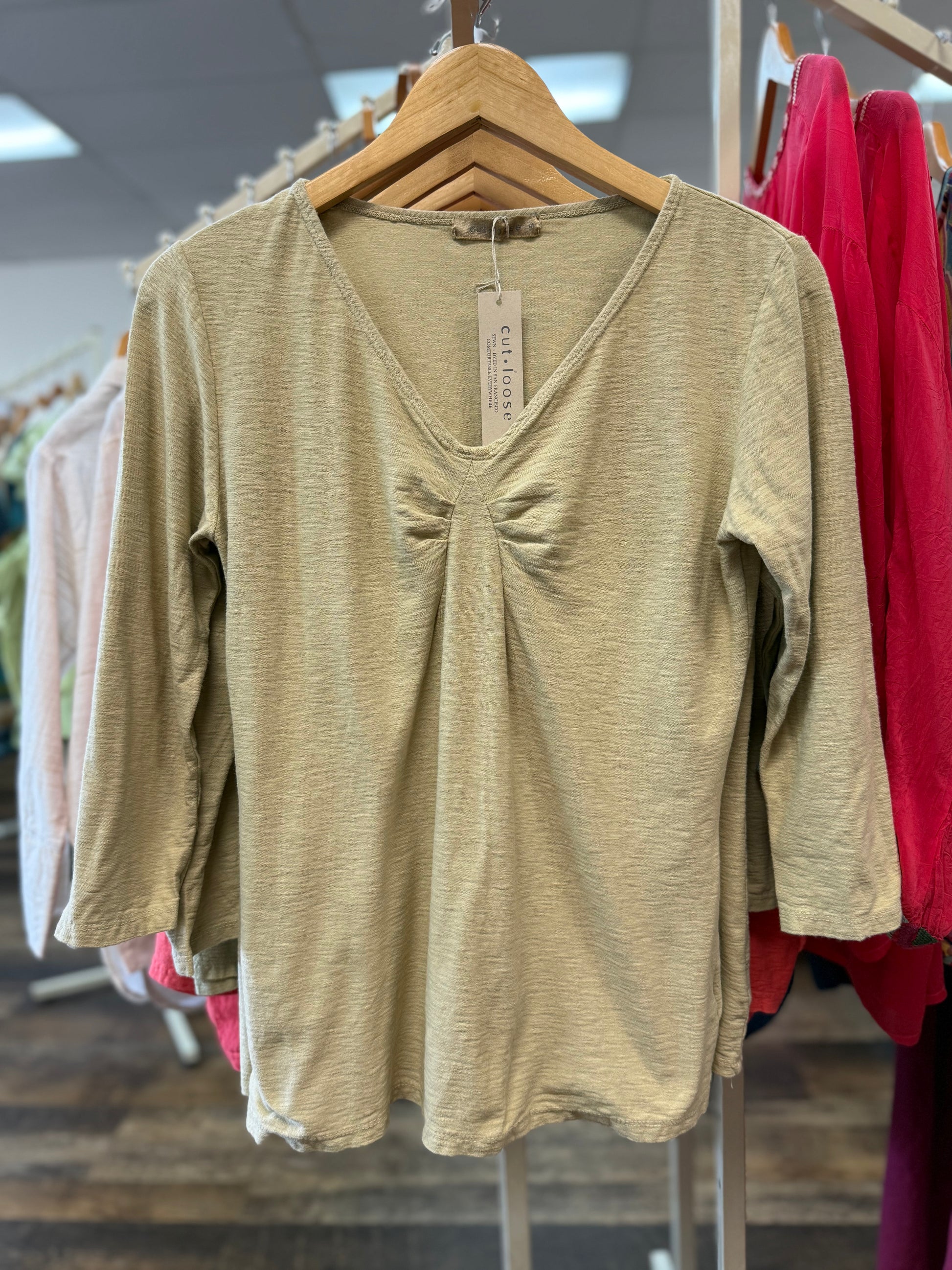 Cut Loose 3/4 Slv Tuck Front Tee, Cashew