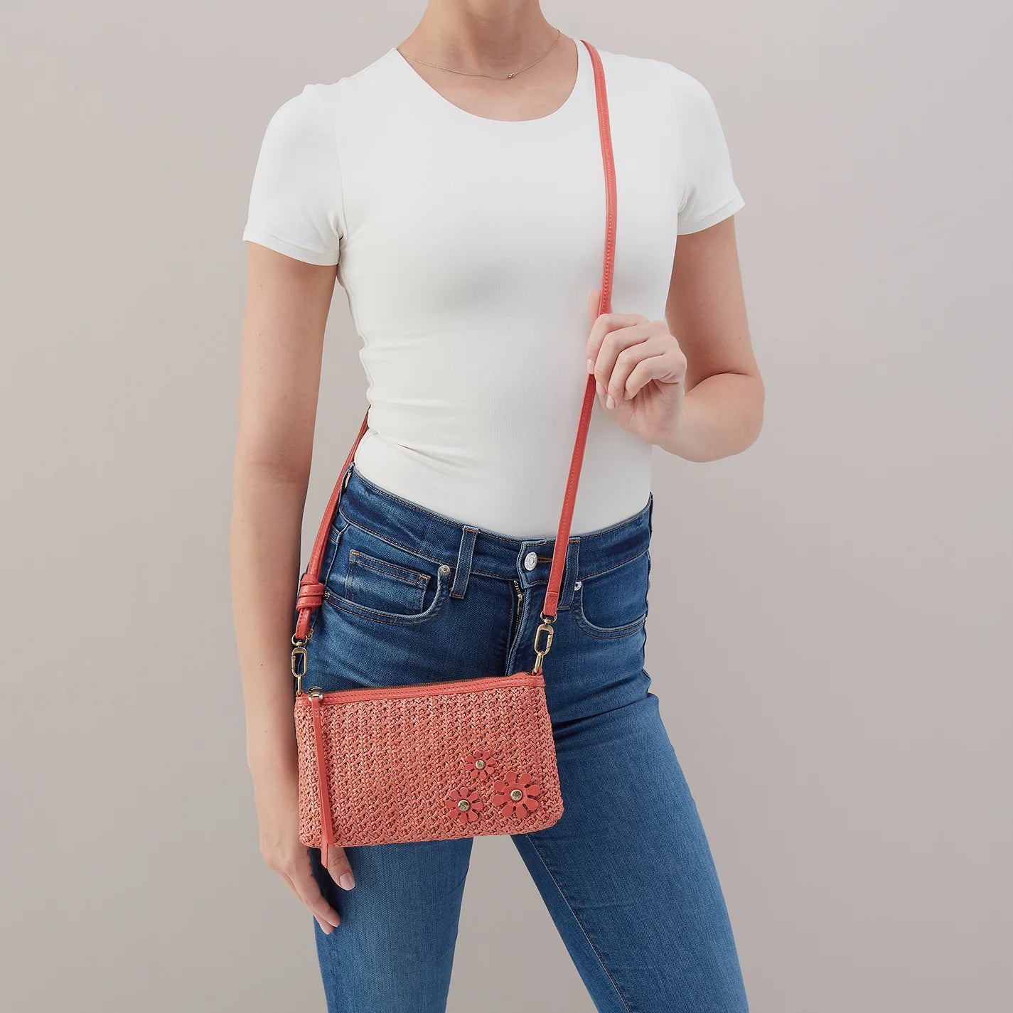 Hobo Darcy Crossbody Wild Rose Woven Straw